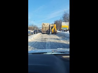 Можайское шоссе в сторону Москвы от эстакады в Юдино встало в огромную..