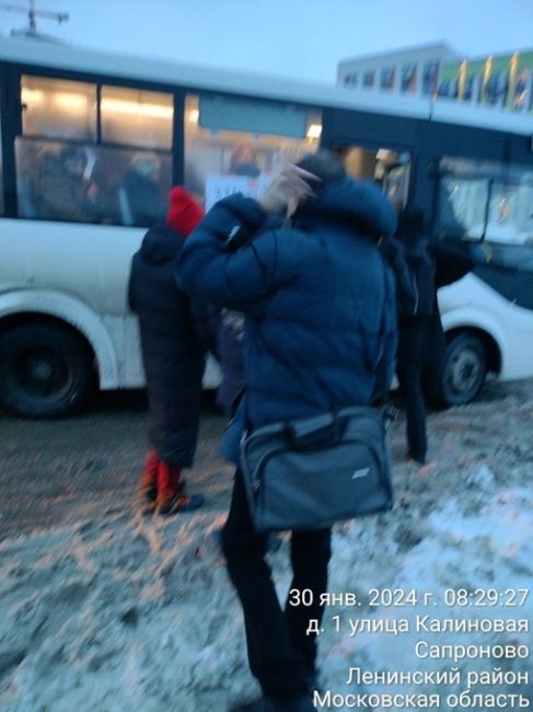 29 января с 8:00 на остановке Брусника в сторону жд станции Расторгуево не было маршруток 33к. 
В 8:30 маршрутка..