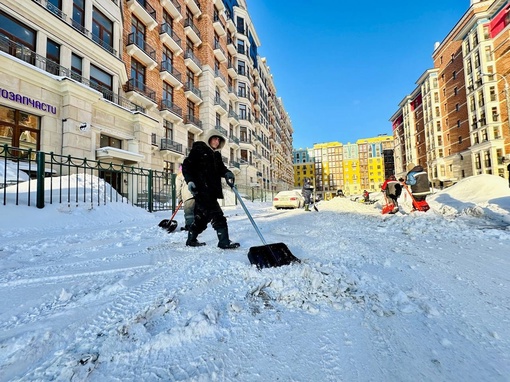 Снег в Красногорске убирают.
А вы..