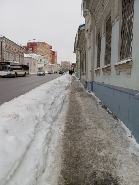 Уважаемая Администрация города Серпухов, обратите внимание на тротуар возле городской больницы им...