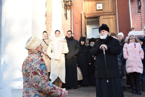 Сегодня 8 января​ в Коломне прошло рождественское шествие. Жителей поздравил​ митрополит Крутицкий и..