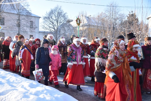 Сегодня 8 января​ в Коломне прошло рождественское шествие. Жителей поздравил​ митрополит Крутицкий и..