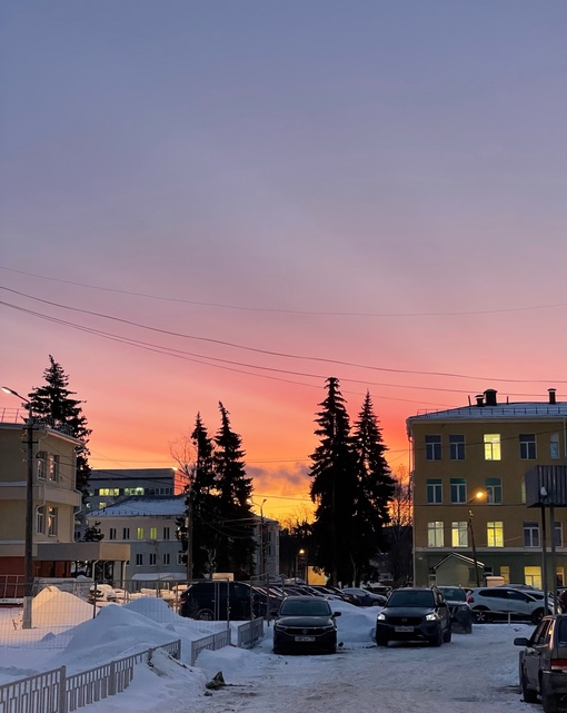 😍 Необыкновенно красивый рассвет могли сегодня наблюдать коломенцы.  Даже не верится, что к вечеру погода..