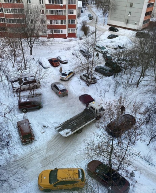 Обстановка с уборкой снега в Люберцах сегодня сложная.  Сообщения из разных уголков города приблизительно..