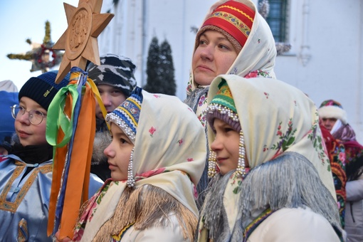 Сегодня 8 января​ в Коломне прошло рождественское шествие. Жителей поздравил​ митрополит Крутицкий и..