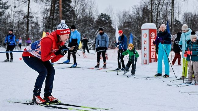 Знаменитая спортсменка Наталья Коростелева провела мастер‑класс по технике лыжного хода для..