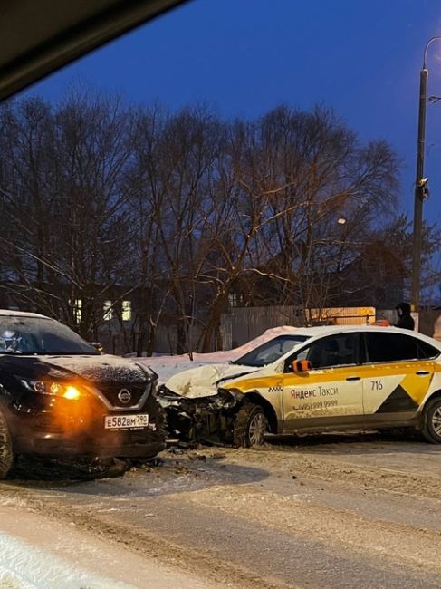 🚓🚗 ДТП с участием Яндекс Такси. Оборонная у..