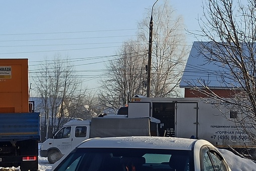 Спасибо тем, кто помогает вернуть тепло в наш город 
🙏 В мкр. Климовск специалисты непрерывно устраняют..