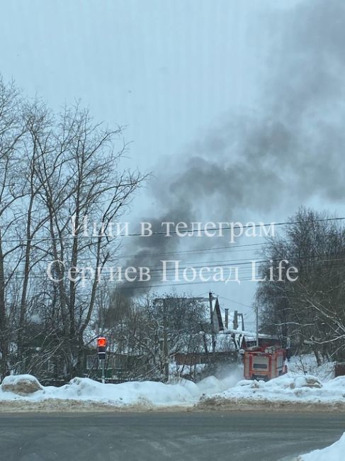 Сейчас горит дом на Зубачевом поле, пожарные уже на..