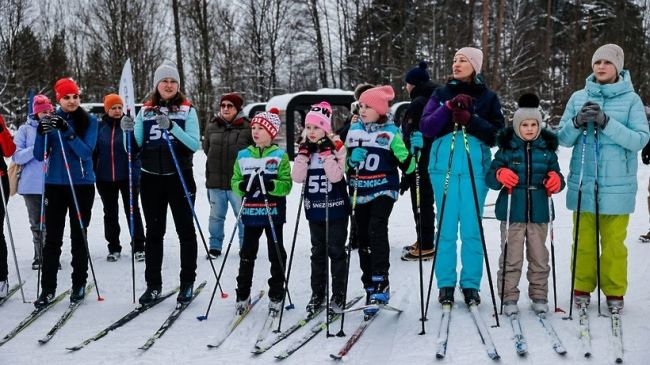 Знаменитая спортсменка Наталья Коростелева провела мастер‑класс по технике лыжного хода для..