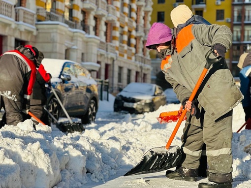 Снег в Красногорске убирают.
А вы..