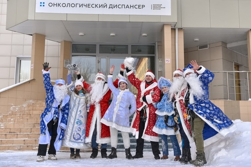 💙Волонтеры-альпинисты поздравили маленьких пациентов онкодиспансера в Балашихе со Старым Новым годом 
..