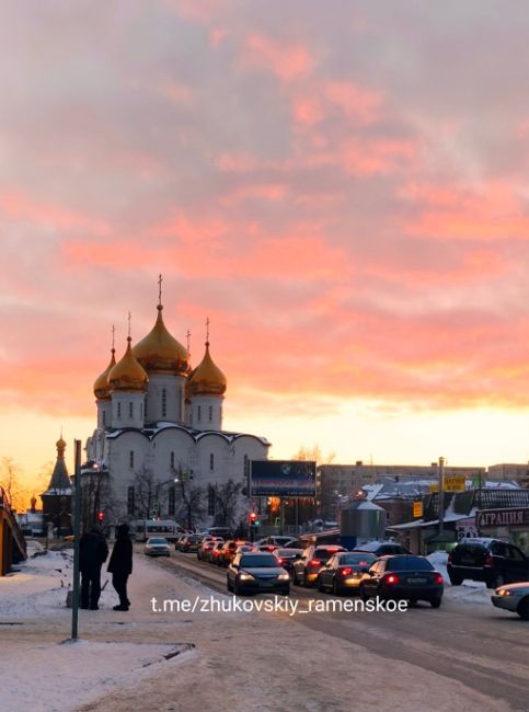 Вчерашний шикарный закат солнца
Ул.Гагарина ко.Театральная
Город..