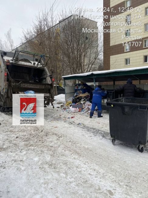 Сегодня в мусорных контейнерах по адресу Лихаческое шоссе, 11А были обнаружены связки свежих запечатанных..