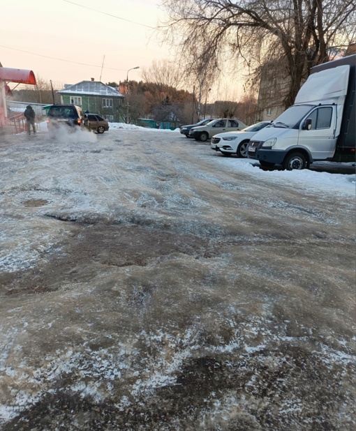 Зеркалом дорога. Вот так встретили НГ в рп Обухово Богородский округ ул..