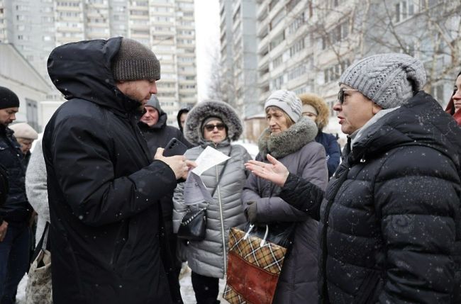 Вывоз отходов будет налажен: с жителями Юбилейной улицы Мытищ обсудили волнующие их вопросы  На встрече..