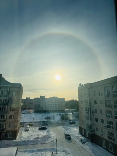 Солнечное гало сейчас можно было наблюдать в Сергиевом Посаде  Фотографии..