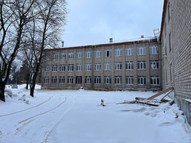 ✅ В школе №21 на ул. Климова завершается демонтаж внутренних конструкций здания.  🏗️ Рабочим предстоит..
