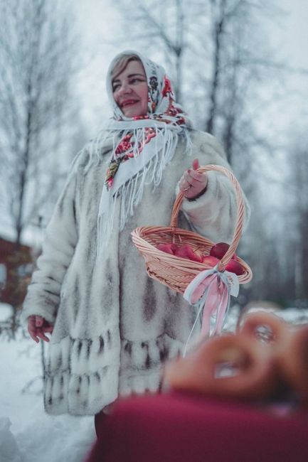 В социальных сетях набирает популярность новый тренд — фотосессии в стиле «Русская зима», который..