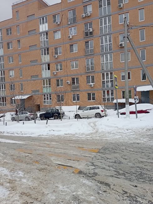 В Красногорске, между улицами Вилора Трифонова и Успенской, есть два пешеходных перехода, на которых..