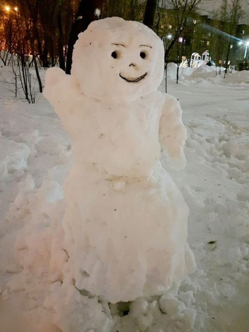 ВРЕМЯ СНЕГОВИКОВ
На проспекте..