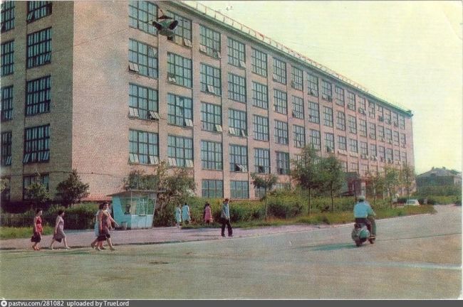 Электросталь. Книжная фабрика (иногда её называют «Фабрика печати»)  1972..
