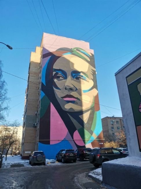 НАША ЛЮБИМАЯ ДОСТОПРЕМЕЧАТЕЛЬНОСТЬ 🎨
Картины под открытым небом в Балашихе. Муралы появились здесь в..