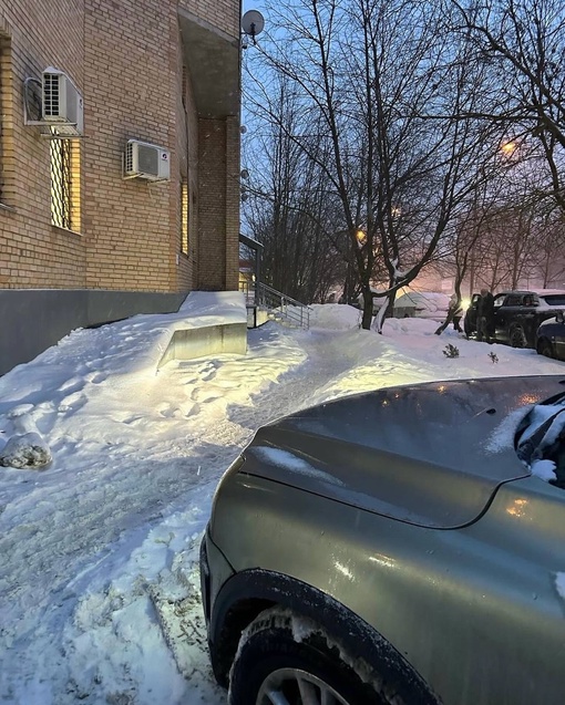 Отсутствие парковки у МосОблЕИРЦ на Новоспортивной улице доставляет большие неудобства жителям соседних..