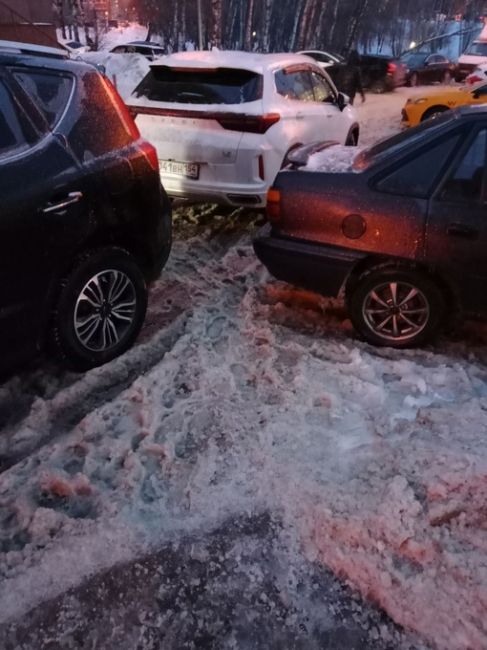 Доброе утро! Квартал Северный. Вторник 7:38. Водитель белого эксида,..