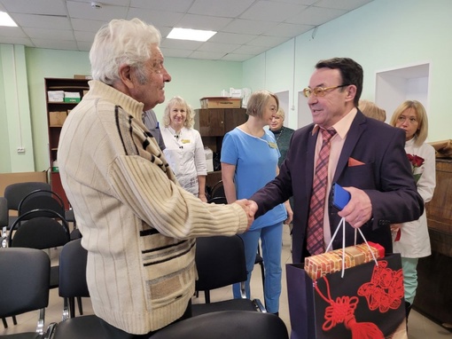 🎂🎂🎂 Накануне в среду, 14 февраля, 90-летний юбилей отметил коломенский врач-педиатр Яков Пеннер. Почти 30 лет..