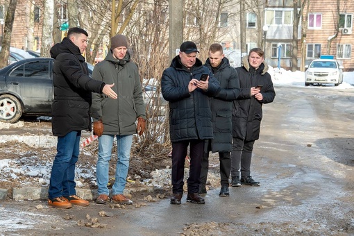 Глава города Григорий Артамонов проверил содержание территории в Климовске. Вместе со своим заместителем,..