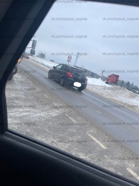 ДТП фуры с легковушкой. Перед мостом в..