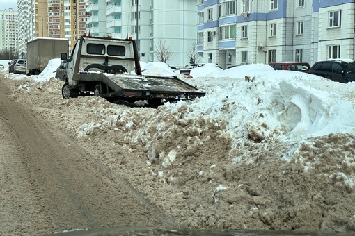 КАК ПЕРЕДВИГАТЬСЯ ПО ГОРОДУ❓
📸 [id101047614|Евгений Мерзликин] 
Тротуара между хлебзаводом и 345 механическим..