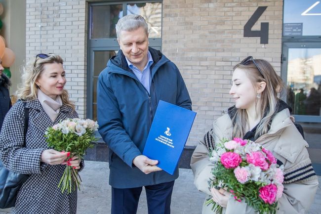 Переселенцы из ветхих домов на улице Верхне-Пролетарская получили новые квартиры в ЖК "Союзный" 👍  Об этом..