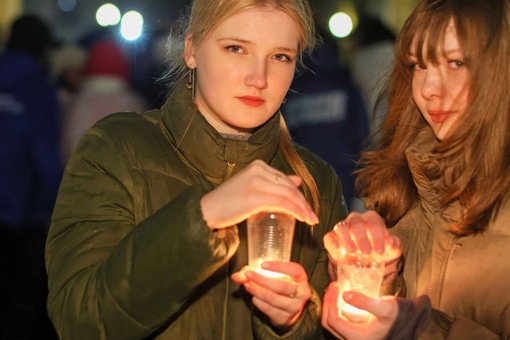 На площади Славы в Подольске зажглись сотни свечей.  Жители Городского округа почтили память погибших при..