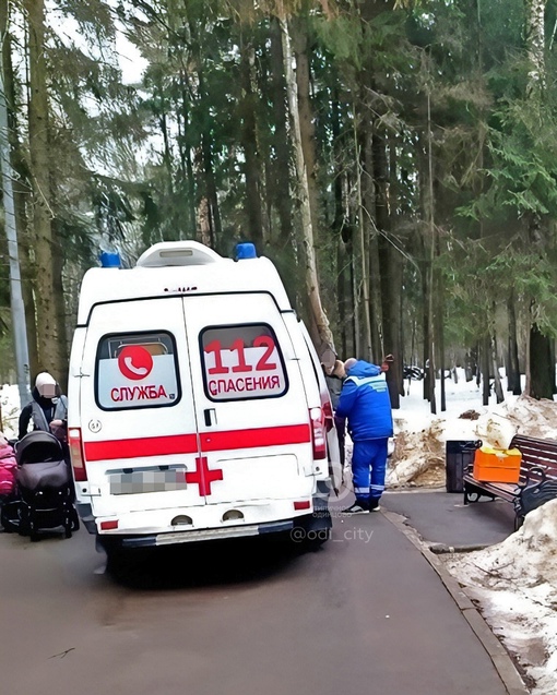 В лесопарке Трёхгорки курьер на электровелосипеде сбил человека 😕 
Как сообщается, наезд произошел в..