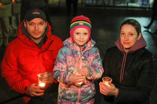 На площади Славы в Подольске зажглись сотни свечей.  Жители Городского округа почтили память погибших при..