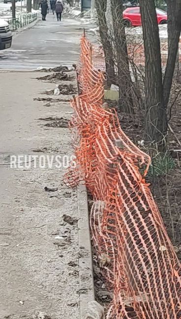 На Льва Толстого, 17 
жители наблюдают за медленным и даже местами тормознутым реагированиям..