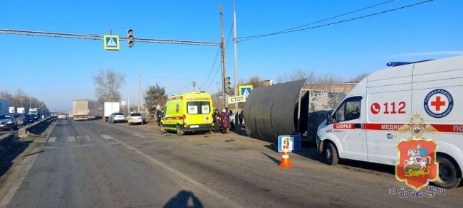 💥 На Горьковском шоссе в поселке Новостройка Богородского округа автомобиль врезался в остановку с..