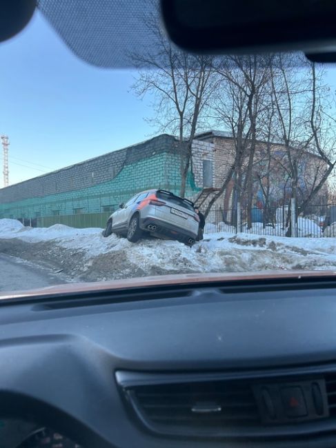 Типичный каршеринг у декатлона съезд на Разинское..