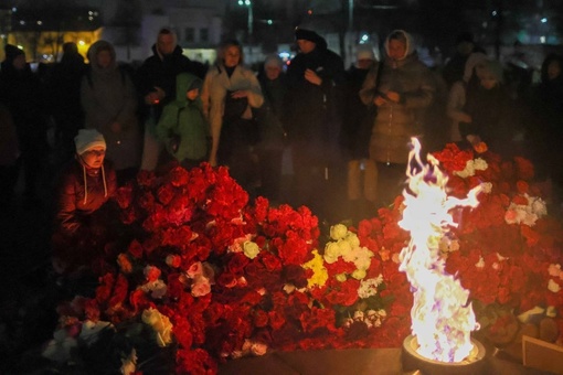 На площади Славы в Подольске зажглись сотни свечей.  Жители Городского округа почтили память погибших при..