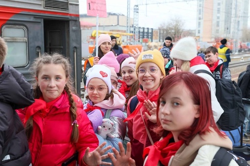 Глава города Григорий Артамонов вместе с олимпийской чемпионкой Юлией Гущиной сегодня утром встречал с..