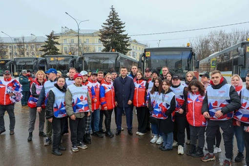 Глава города Григорий Артамонов вместе с олимпийской чемпионкой Юлией Гущиной сегодня утром встречал с..