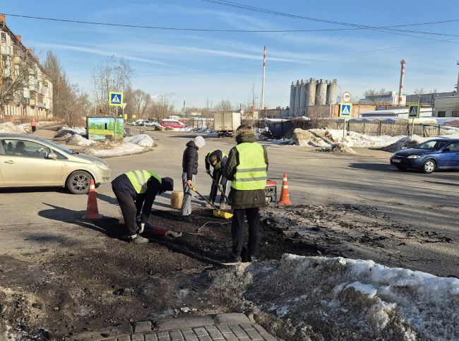 🚧 В Электростали продолжается аварийный ямочный ремонт.  В рамках аварийного ремонта дорожные службы..