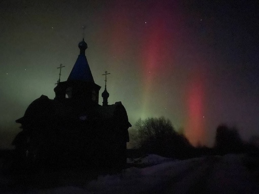 КТО ВИДЕЛ❓
Вчера вечером в Москве и области можно было увидеть северное сияние. Такая красота в небе..