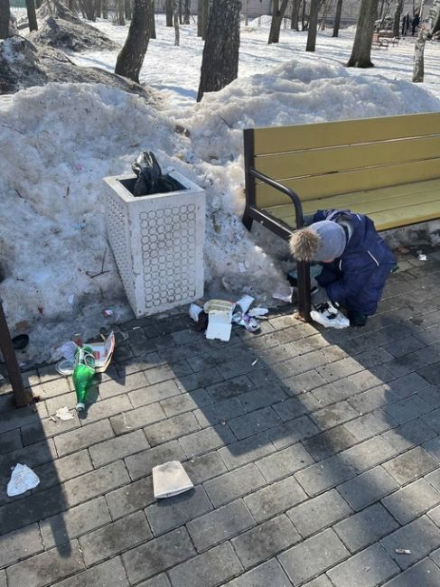 Ранее обращались к вам с просьбой убрать детскую площадку по адресу ул. Юбилейная д. 11 корп. 1, её убрали..