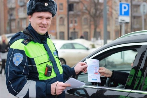 В Жуковском полицейские провели акцию «Госуслуги - автовладельцам» Сотрудники Госавтоинспекции г.о...