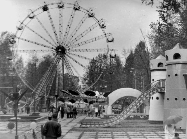 Продолжаем наслаждаться Ретро фотографиями города..