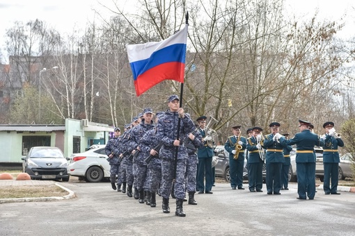 ВЕЧНАЯ ПАМЯТЬ
Мемориальную доску участнику СВО Владимиру Гридунову открыли в Балашихе. Ее установили на..