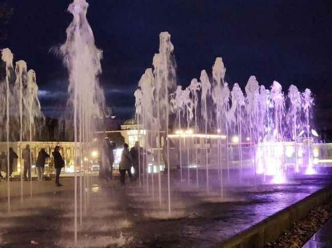 ⛲️ В Ногинске прошло торжественное открытие сезона фонтанов.
На Фонтанной площади развернулось настоящее..
